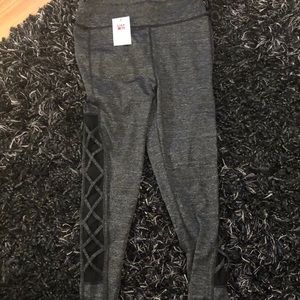NWT adorable side detail/mesh leggings sz L/XL